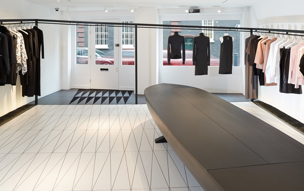 revista-magazine-escaparates-retail-design-chalayan-london-boutique-vishopmag-003