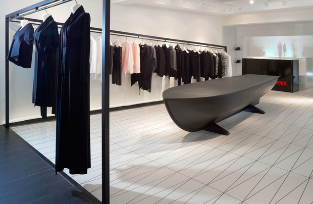 revista-magazine-escaparates-retail-design-chalayan-london-boutique-vishopmag-006