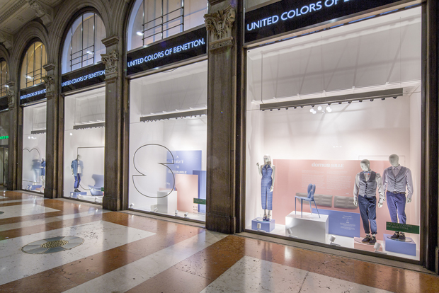 revista-magazine-escaparates-retail-design-ami-retail-design-display-windows-domus-fabrica-united-colors-of-benetton-vishopmag-001