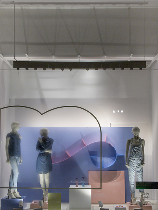 revista-magazine-escaparates-retail-design-ami-retail-design-display-windows-domus-fabrica-united-colors-of-benetton-vishopmag-005