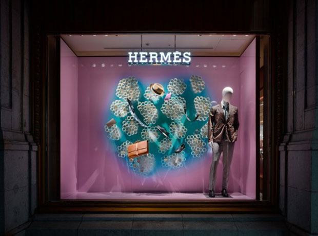 revista-magazine-window-display-escaparates-visual-merchandising-retail-design-hermès-torafuarchitects-001