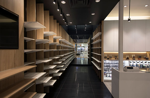 revista-magazine-visualmerchandising-pedica-shoe-store-escaparate-retaildesign-vishopmag-002